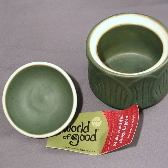 NWT Fair Trade World of Good Ceramic Covered Sugar/Trinket Bowl Handmade in Bali - Picture 2 of 2